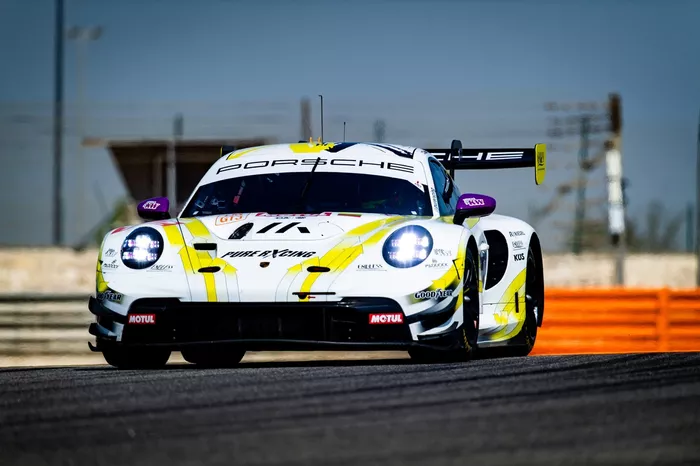 #92 Manthey Purerxcing Porsche 911 GT3 R LMGT3: Gilian Henrion, Celia Martin, Michelle Gatting