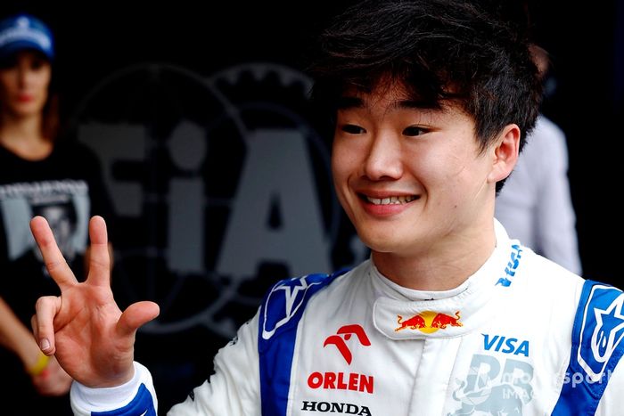 Yuki Tsunoda, Visa Cash App RB F1 Team, celebra tras la clasificación