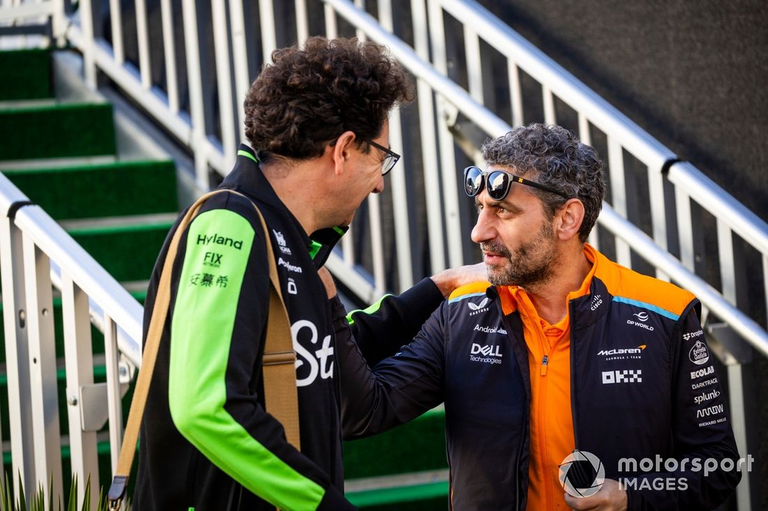 Mattia Binotto, CEO e CTO, Stake F1 Team KICK Sauber e Andrea Stella, Diretor de Equipa, McLaren F1 Team