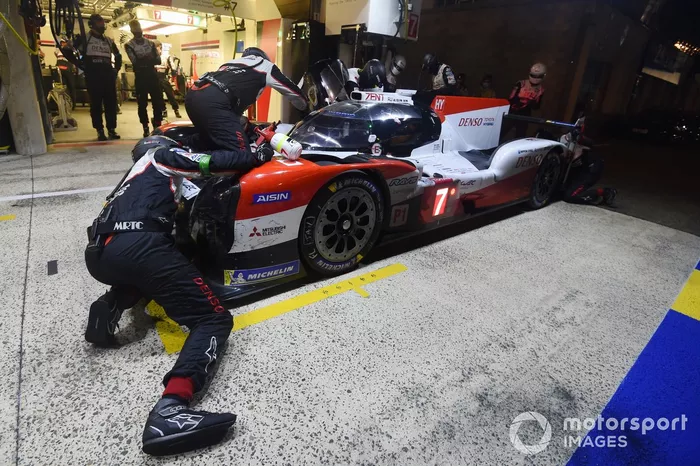 Pitstop #7 Toyota Gazoo Racing Toyota TS050: Mike Conway, Kamui Kobayashi, Jose Maria Lopez