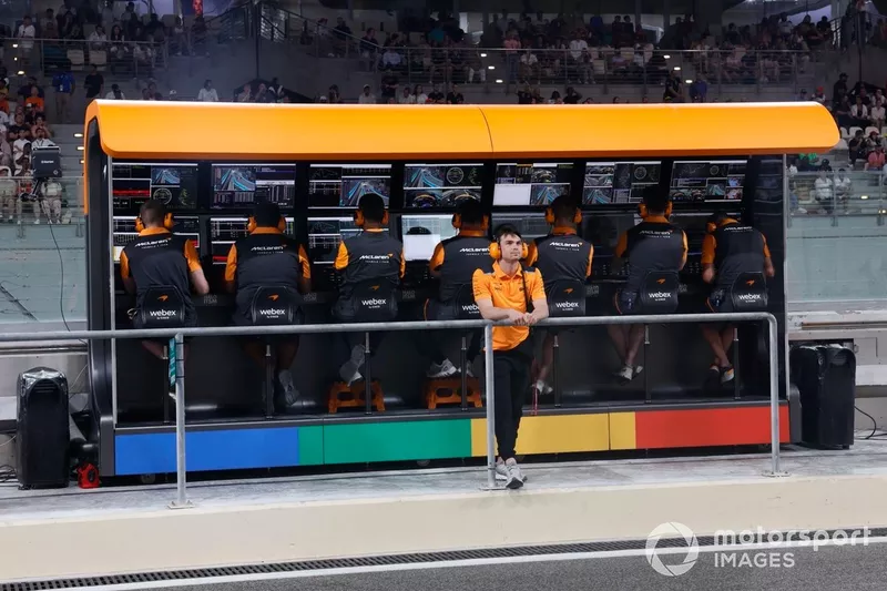 Pato O'Ward, McLaren, al muretto dei box
