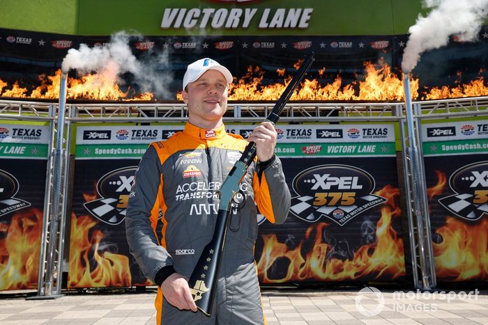 Ganador de la pole Felix Rosenqvist, Arrow McLaren SP Chevrolet 