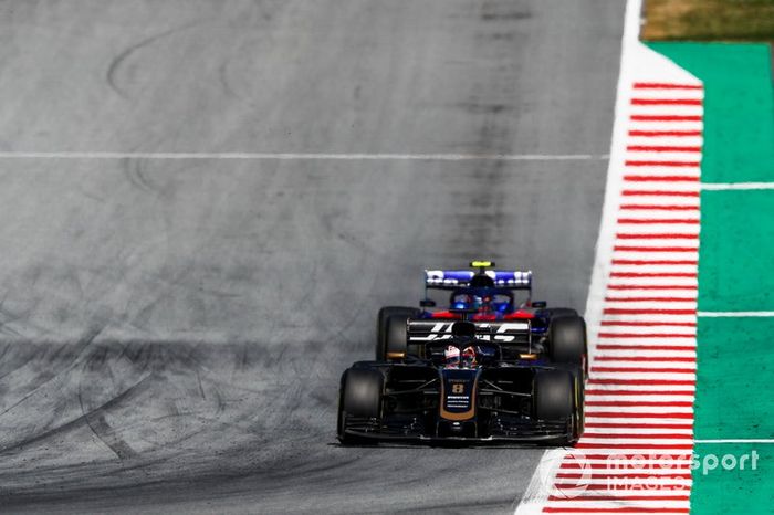 Romain Grosjean, Haas F1 Team VF-19, Alexander Albon, Toro Rosso STR14