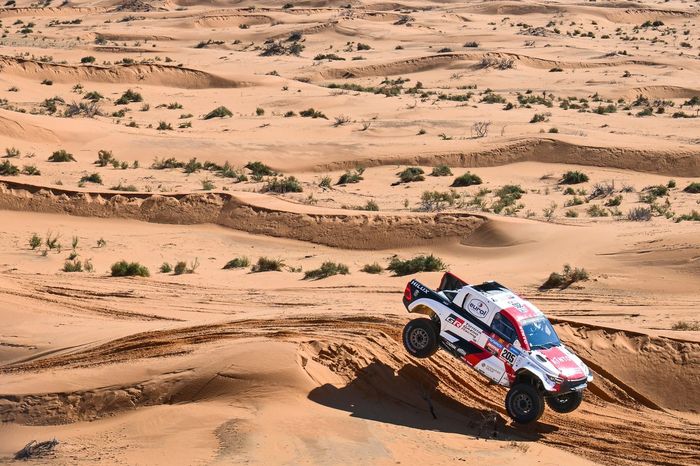 #205 Toyota Gazoo Racing Toyota: Giniel De Villiers, Dennis Murphy