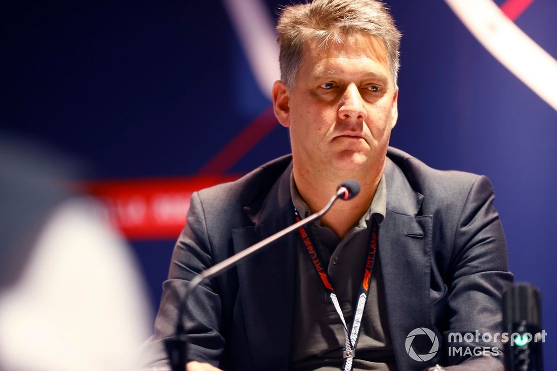 Dyrektor generalny Audi Gernot Dollner przemawia na konferencji prasowej Stake F1 Team KICK Sauber