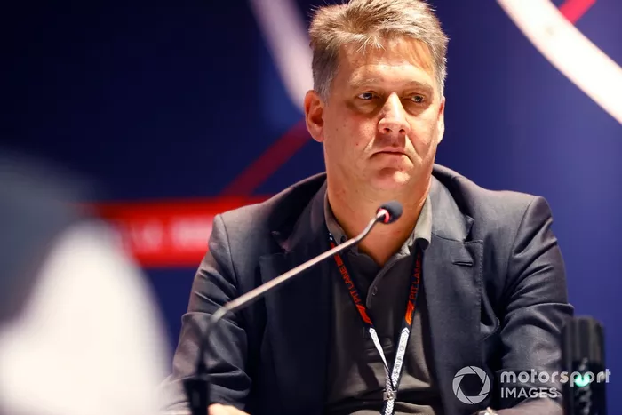Gernot Dollner, Consejero Delegado de Audi, habla en una rueda de prensa de Stake F1 Team KICK Sauber