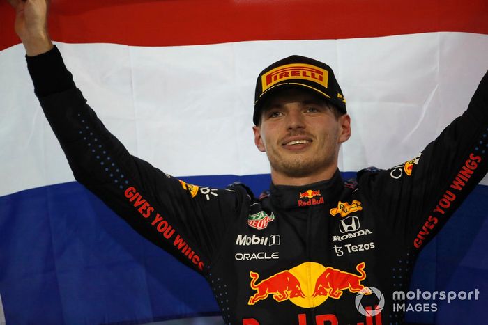 Podio: campeón de pilotos de 2021, Max Verstappen, de Red Bull Racing