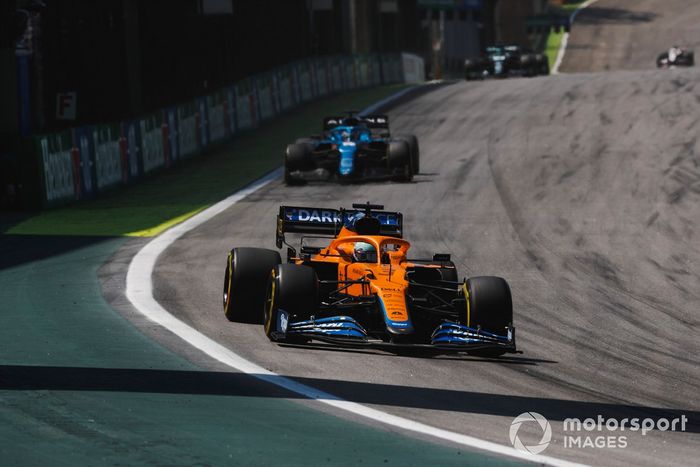Daniel Ricciardo, McLaren MCL35M, Fernando Alonso, Alpine A521