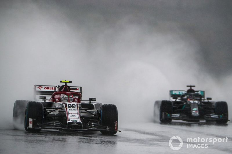Antonio Giovinazzi, Alfa Romeo Racing C39, Lewis Hamilton, Mercedes F1 W11