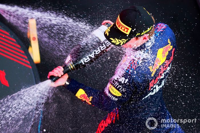 Podio: ganador de la carrera Max Verstappen