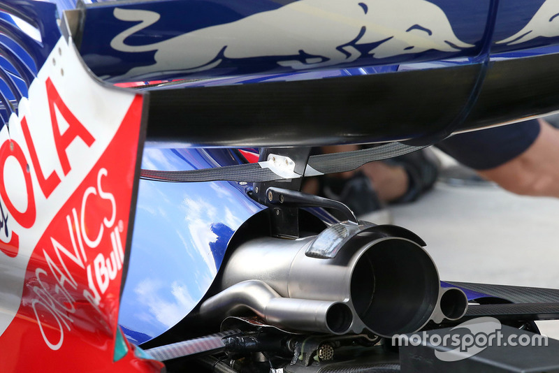 Escape del STR13 Scuderia Toro Rosso
