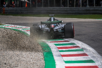 Lewis Hamilton, Mercedes AMG F1 W09 kicks up the gravel