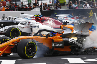 Charles Leclerc, Sauber C37, Fernando Alonso, McLaren MCL33 collide at the start of the race