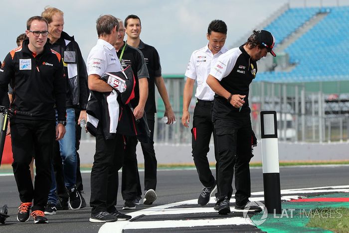 #8 Toyota Gazoo Racing Toyota TS050:  Fernando Alonso