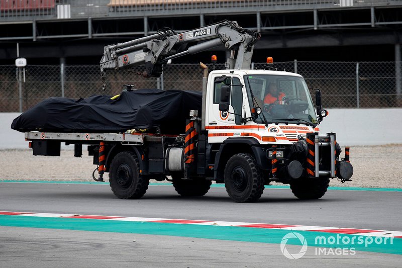 La Haas VF19 de Romain Grosjean est ramenée à son stand