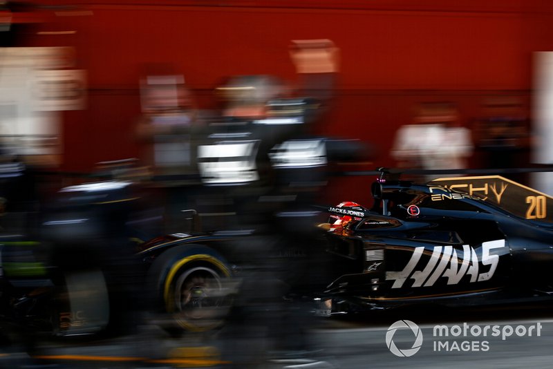 Romain Grosjean, Haas F1 Team VF-19, pit stop
