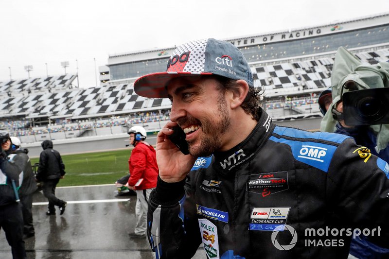 #10 Wayne Taylor Racing Cadillac DPi: Renger Van Der Zande, Jordan Taylor, Fernando Alonso, Kamui Kobayashi, victory celebration