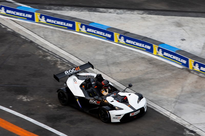 Un participant de la ROC Mexico pilote la KTM X-Bow Comp R