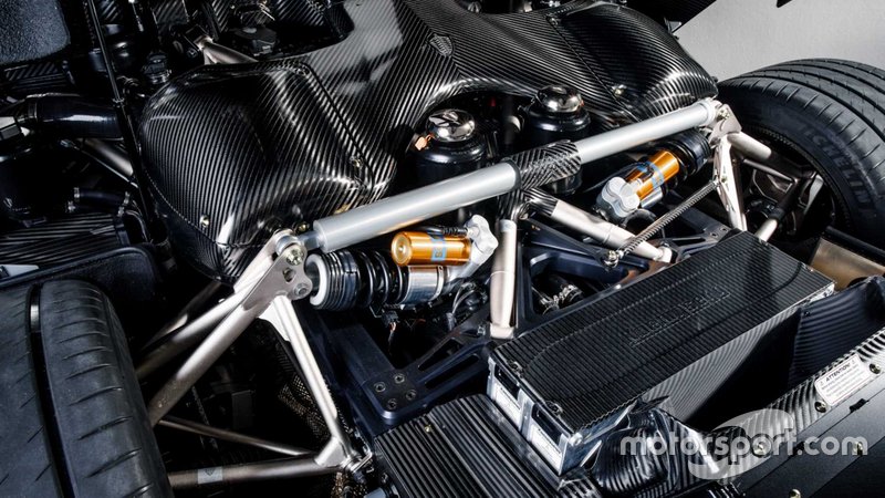 Koenigsegg Regera з чистим карбоновим кузовом