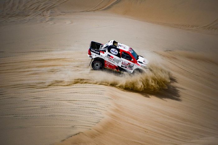 #302 Toyota Gazoo Racing Toyota Hilux: Giniel de Villiers, Dirk von Zitzewitz