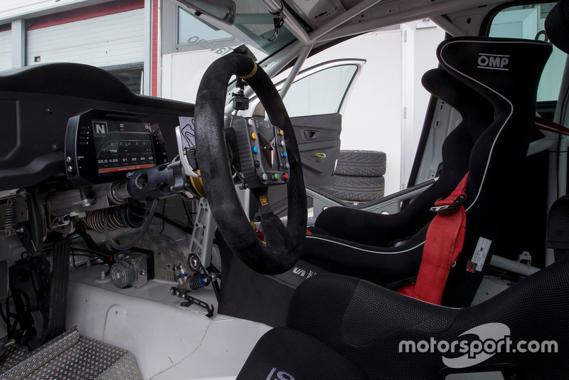 Cupra Leon TCR SEQ, dettaglio dell'abitacolo