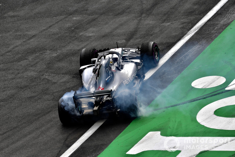 Lewis Hamilton, Mercedes-AMG F1 W09 EQ Power + celebra haciendo donas