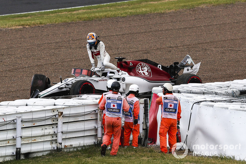Marcus Ericsson, Sauber after crashing in Q1
