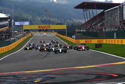 Lewis Hamilton, Mercedes-Benz F1 W08 líder al inicio de la carrera