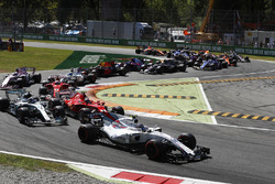 Lance Stroll, Williams FW40, Kimi Raikkonen, Ferrari SF70H, Valtteri Bottas, Mercedes AMG F1 W08, Se