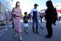 Felipe Massa, Williams, his wife Rafaela Bassi, son Felipinho Massa