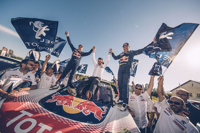 Ganadores Stéphane Peterhansel, Jean-Paul Cottret, Peugeot Sport con Bruno Famin