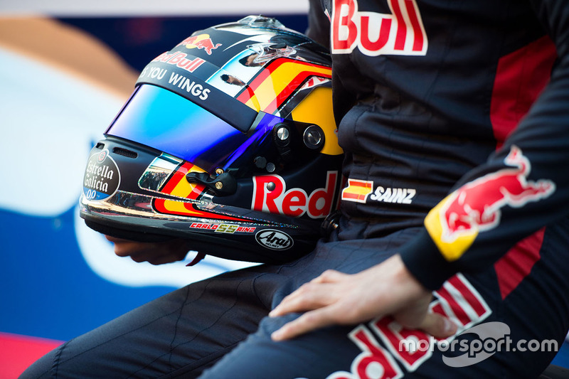 Casque de Carlos Sainz Jr., Scuderia Toro Rosso