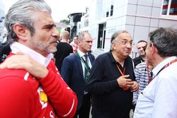 Maurizio Arrivabene, Team Principal, Ferrari, Sergio Marchionne, directeur exécutif de Fiat Chrysler