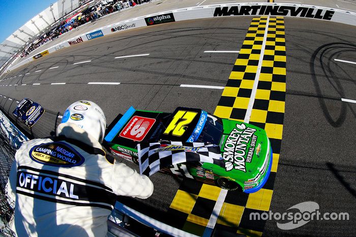 Outro que poderá competir pelo campeonato, só que da Truck Series, é Johnny Sauter, que faturou a prova também em Martinsville, no sábado.