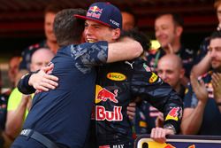 1st place Max Verstappen, Red Bull Racing celebrates with the team