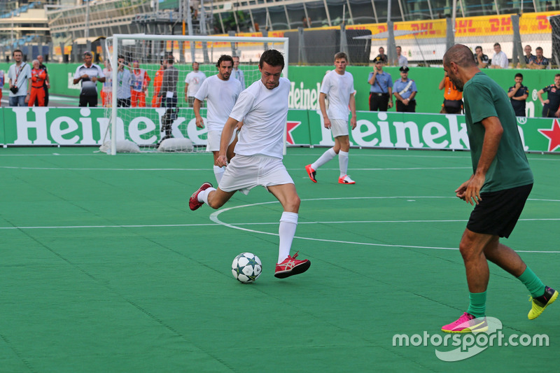 Jolyon Palmer, Renault Sport F1 Team beim Charity-Fussballspiel