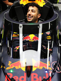 Daniel Ricciardo, Red Bull Racing RB12, mit Cockpitschutz