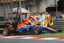 Unfall: Pascal Wehrlein, Manor Racing MRT05