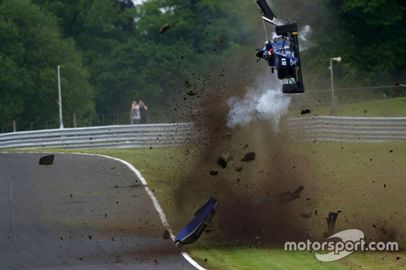 Irrer Unfall von Ameya Vaidyanathan in der Formel 3