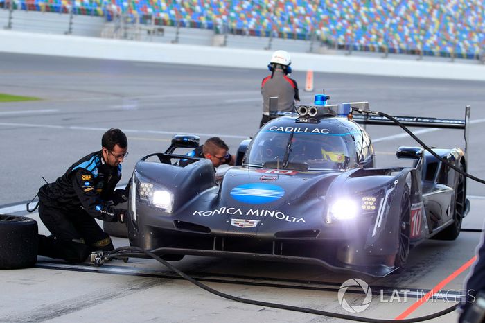 #10 Wayne Taylor Racing Cadillac DPi: Jordan Taylor, Renger Van Der Zande