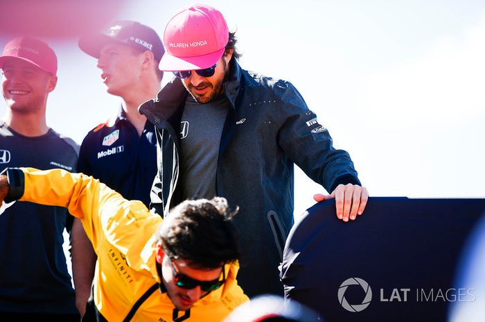 Carlos Sainz Jr., Renault Sport F1 Team, Fernando Alonso, McLaren