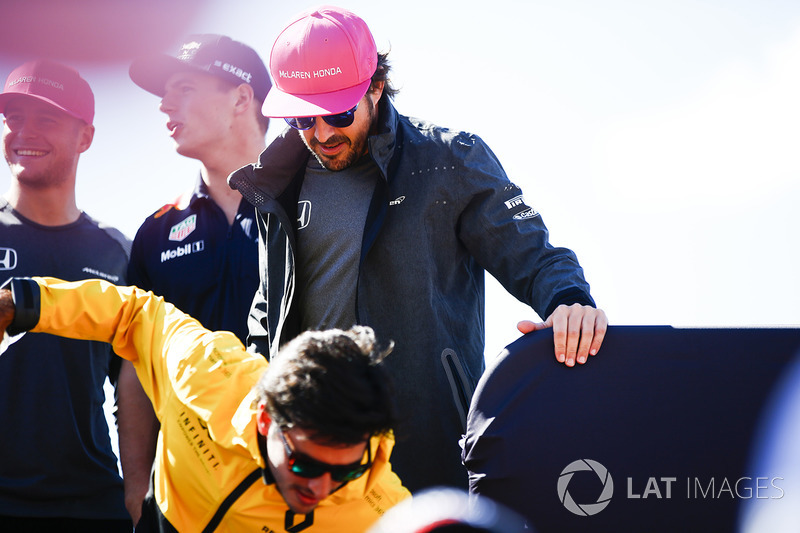 Carlos Sainz Jr., Renault Sport F1 Team, Fernando Alonso, McLaren