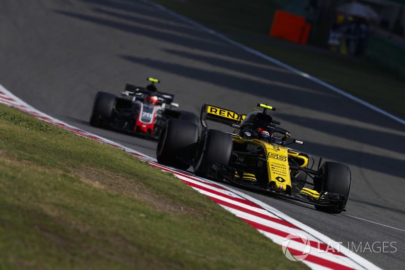 Carlos Sainz Jr., Renault Sport F1 Team R.S. 18, Kevin Magnussen, Haas F1 Team VF-18 Ferrari