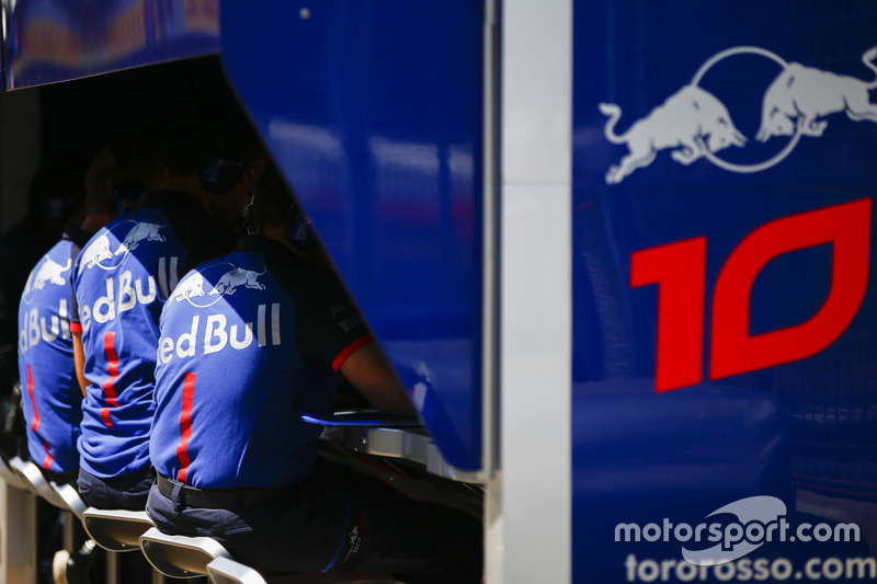 The Toro Rosso team on the pit wall