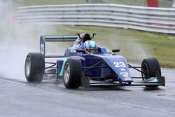 Billy Monger en el coche de carreras, regreso a probar el Carlin MSV Fórmula 3