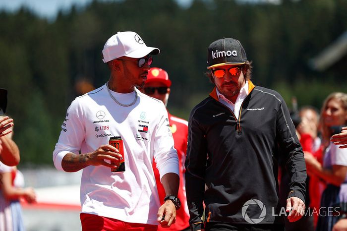 Lewis Hamilton, Mercedes AMG F1, y Fernando Alonso, McLaren