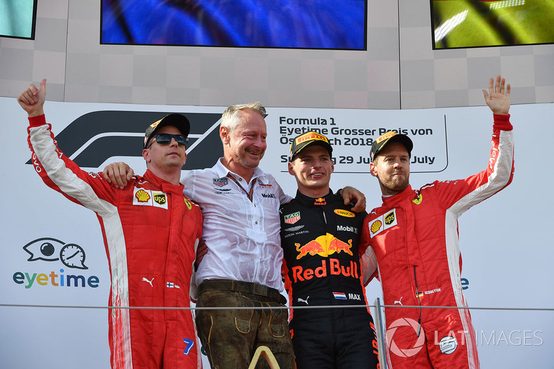 Kimi Raikkonen, Ferrari, Jonathan Wheatley, Red Bull Racing Team Manager, Max Verstappen, Red Bull Racing u Sebastian Vettel, Ferrari