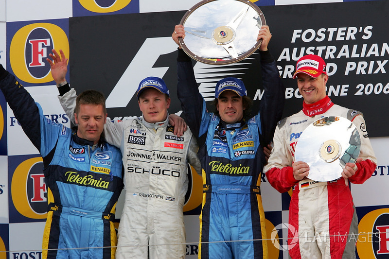 Podium : le second Kimi Raikkonen, McLaren, le vainqueur Fernando Alonso, Renault F1 Team, le troisième Ralf Schumacher, Toyota