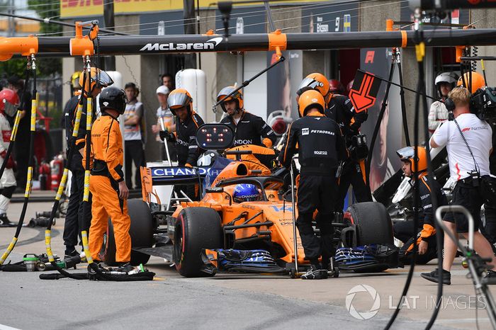Fernando Alonso, McLaren MCL33 se retira de la carrera