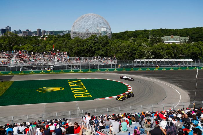 Carlos Sainz Jr., Renault Sport F1 Team R.S. 18, y Sergey Sirotkin, Williams FW41